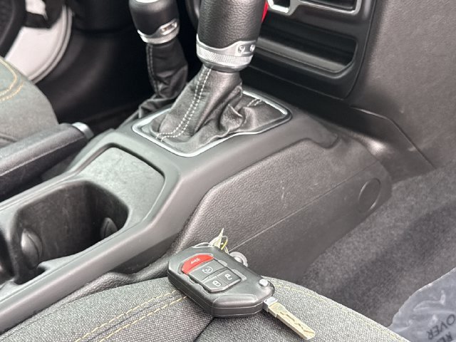 Used 2024 Jeep Wrangler Unlimited Sahara AWD/4WD image 25