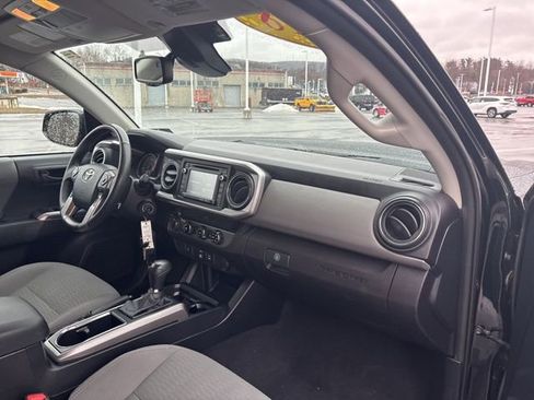 Used 2018 Toyota Tacoma SR5 image 11
