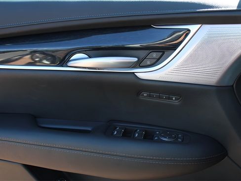 Used 2025 Cadillac XT5 Premium Luxury image 18