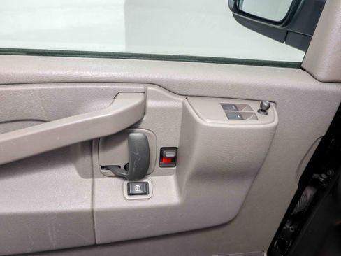 Used 2025 Chevrolet Express 3500 LT w/ LT Preferred Equipment Group RWD image 22