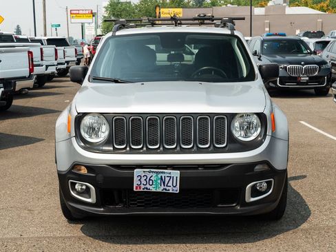 Used 2018 Jeep Renegade Latitude FWD image 2