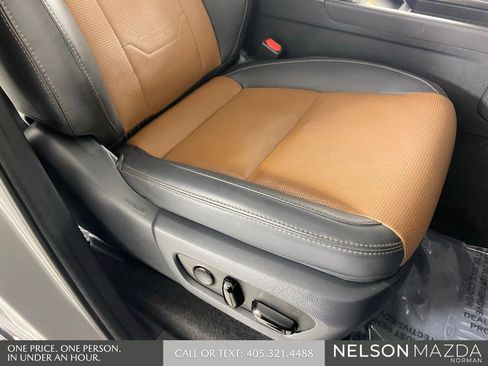 Used 2024 Lexus GX 550 w/ Accessory Package (2T) AWD/4WD image 29