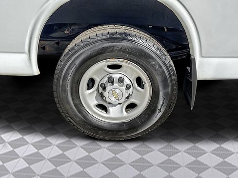 Used 2022 Chevrolet Express 2500 w/ Driver Convenience Package image 27