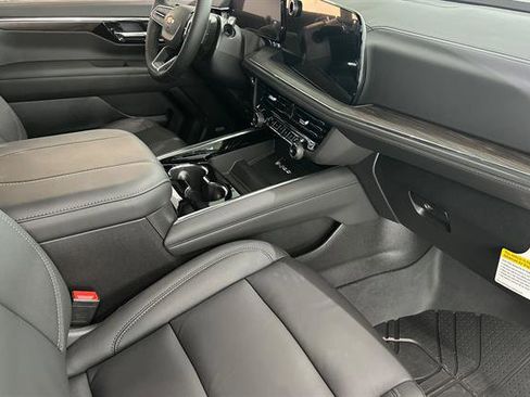 New 2026 Chevrolet Suburban LT image 17