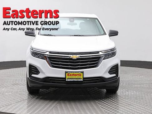 Used 2023 Chevrolet Equinox LS w/ Driver Confidence II Package FWD image 2
