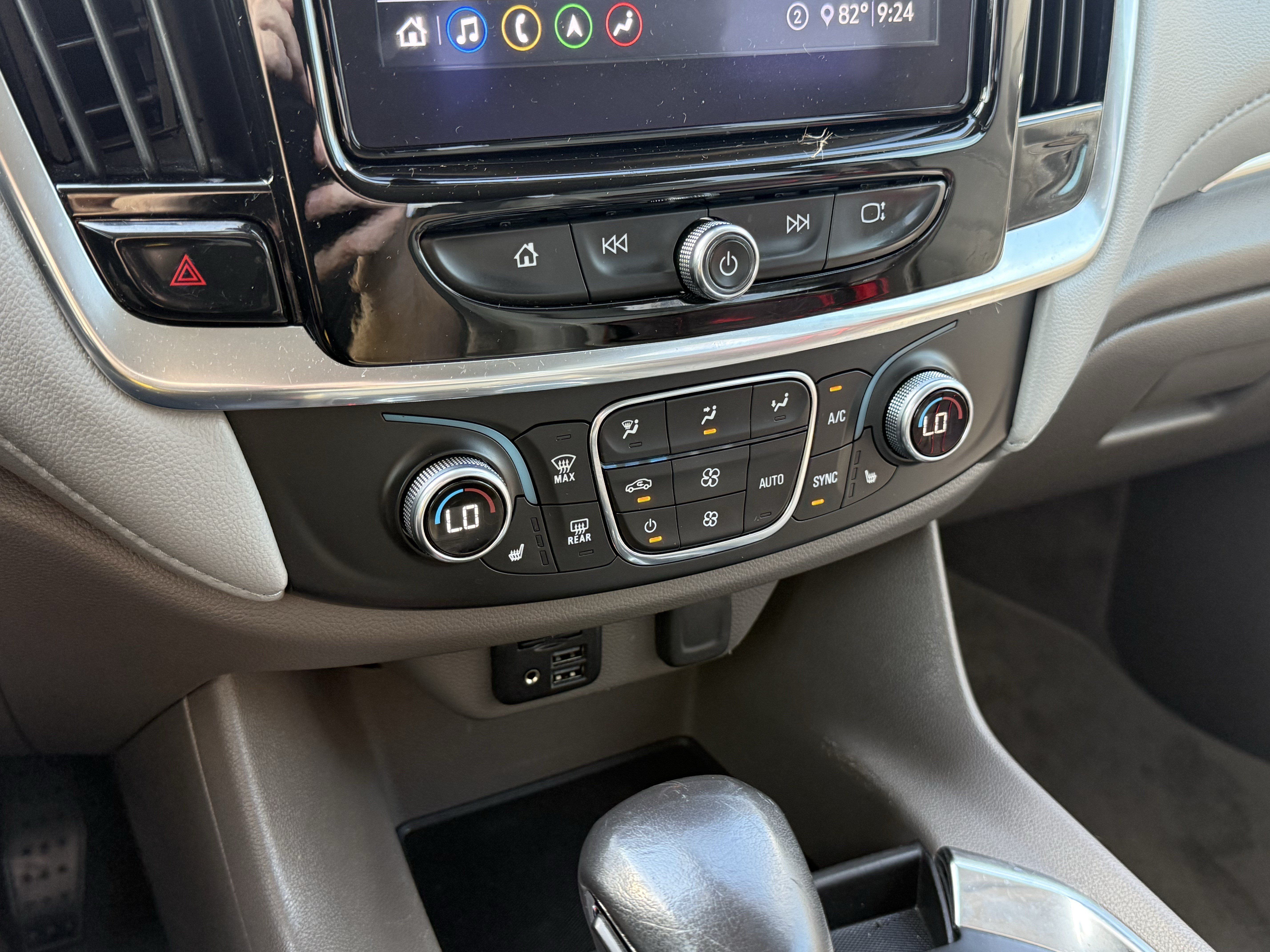 Used 2021 Chevrolet Traverse LT w/ LT Premium Package FWD image 16