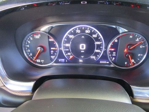 Used 2023 Chevrolet Traverse Premier image 35