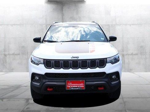 Used 2025 Jeep Compass Trailhawk w/ Trailer Tow Group AWD/4WD image 4
