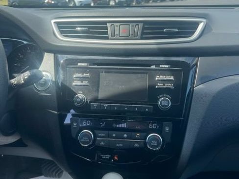 Used 2014 Nissan Rogue SV AWD/4WD image 18