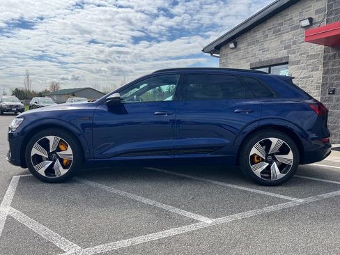 Used 2022 Audi e-tron Premium Plus AWD/4WD image 7