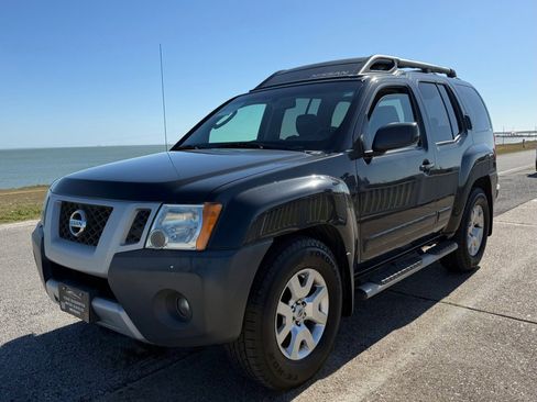 Used 2010 Nissan Xterra SE image 1