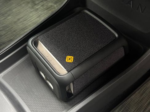 Used 2024 Rivian R1S Launch Edition image 33