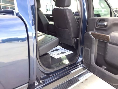 Used 2022 Chevrolet Silverado 3500 LT w/ Convenience Package image 16