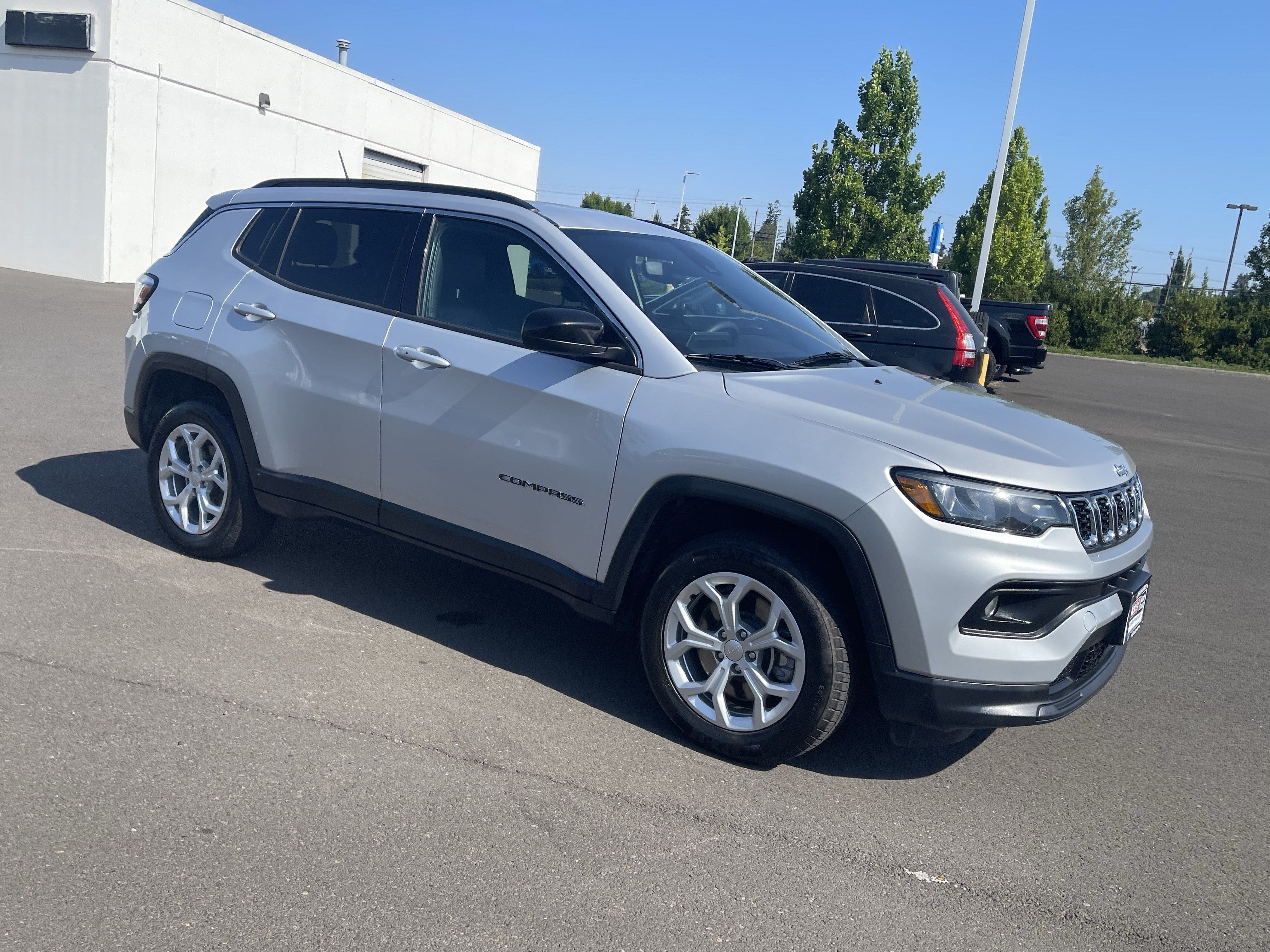 Used 2024 Jeep Compass Latitude AWD/4WD image 7