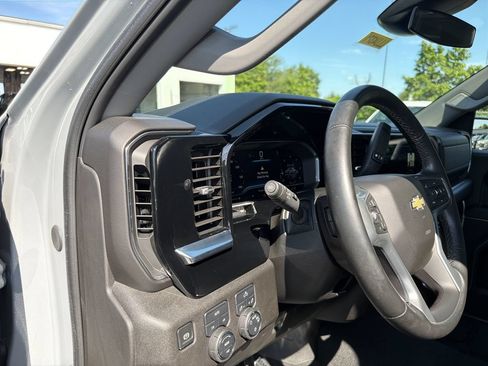 Used 2024 Chevrolet Silverado 1500 LT AWD/4WD image 20