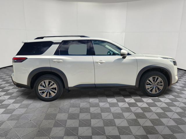 Used 2024 Nissan Pathfinder SV FWD image 4