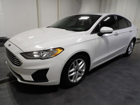 Used 2020 Ford Fusion SE FWD image 3