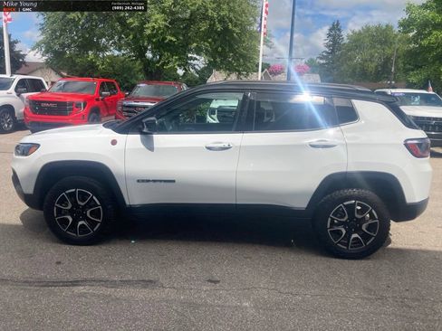 Used 2025 Jeep Compass Trailhawk AWD/4WD image 8
