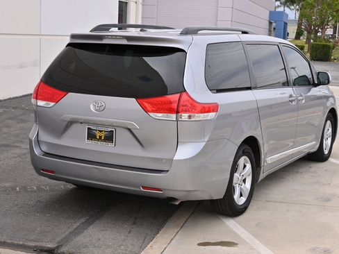 Used 2011 Toyota Sienna LE w/ Towing Pkg image 6