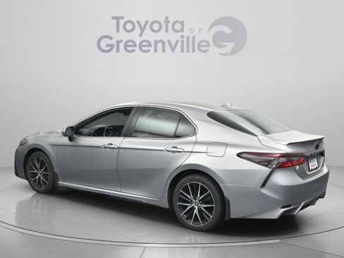 Used 2024 Toyota Camry SE image 8