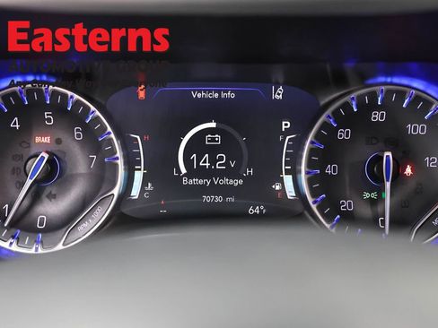 Used 2023 Chrysler Pacifica Touring-L FWD image 18
