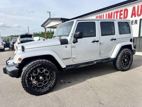 Used 2012 Jeep Wrangler Unlimited Sahara w/ Connectivity Group AWD/4WD image 13