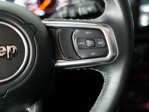 Used 2019 Jeep Wrangler Unlimited Sahara w/ Uconnect 4C Nav & Sound Group AWD/4WD image 11