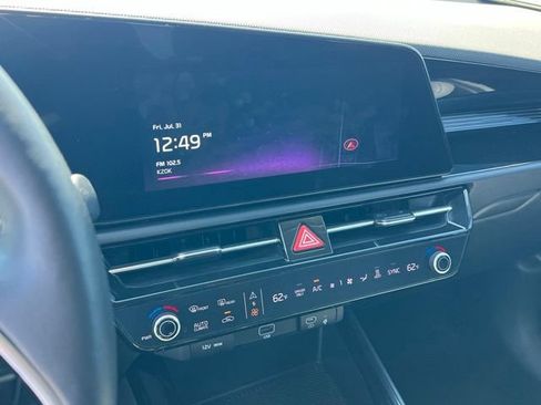 Certified 2023 Kia Niro Wind w/ Wind Preserve Package FWD image 17