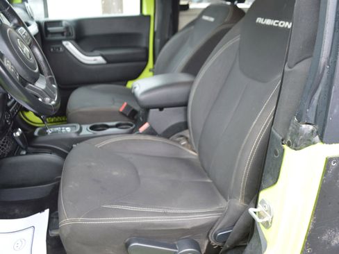 Used 2016 Jeep Wrangler Rubicon w/ Power Convenience Group AWD/4WD image 15