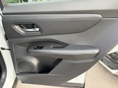 Used 2025 Nissan Ariya FWD image 32