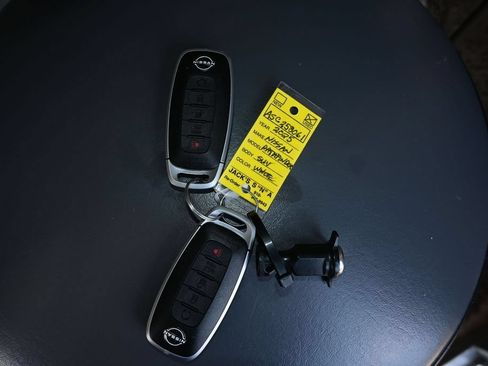 Used 2025 Nissan Pathfinder Platinum FWD image 31