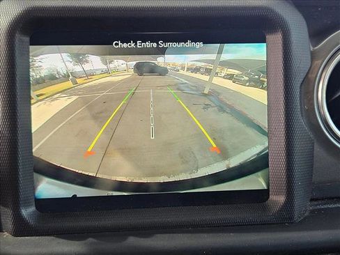 Used 2019 Jeep Wrangler Unlimited Sahara image 12