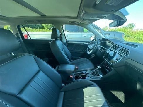 Used 2024 Volkswagen Tiguan SE w/ Panoramic Sunroof Package AWD/4WD image 14