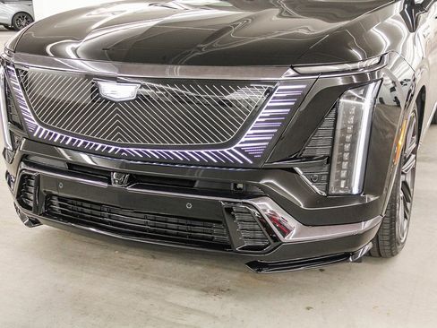 Used 2026 Cadillac Vistiq Platinum image 10