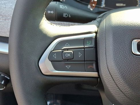 Used 2024 Jeep Compass Latitude w/ Sun and Sound Group image 21