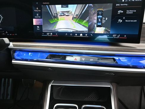 Used 2023 BMW 740i image 29