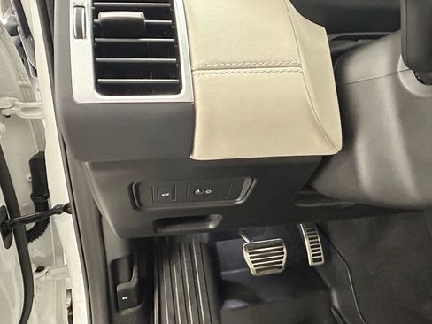 Used 2023 Land Rover Discovery HSE R-Dynamic image 27