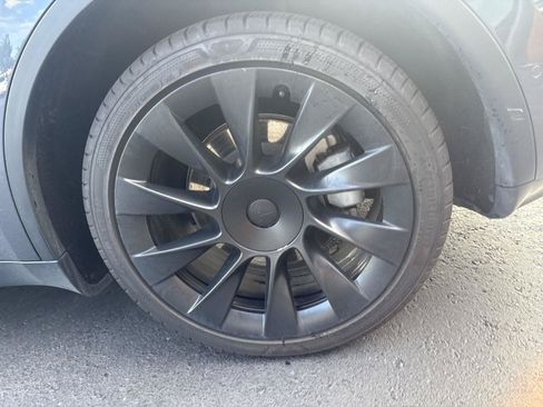 Used 2021 Tesla Model Y Long Range AWD/4WD image 11