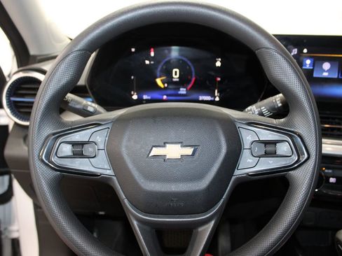 Used 2024 Chevrolet Trax LT image 12