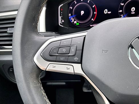 Used 2022 Volkswagen Atlas Cross Sport SE image 29