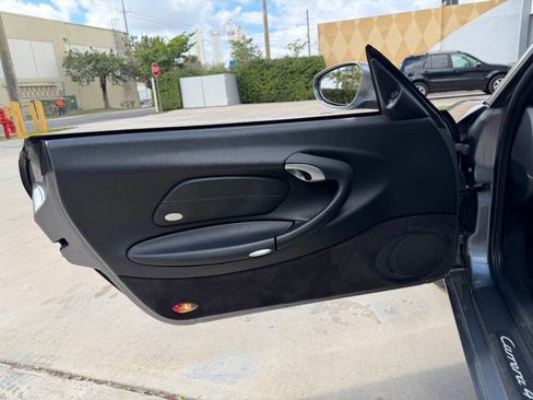 Used 2001 Porsche 911 Carrera 4 image 21