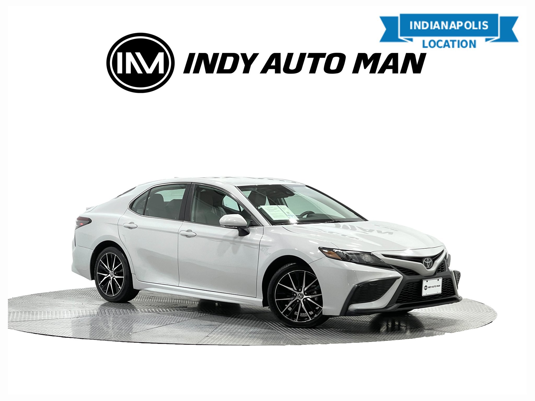 Used 2024 Toyota Camry SE w/ Cold Weather Package FWD image 1