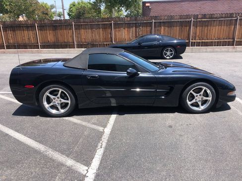 Used 1999 Chevrolet Corvette Convertible RWD image 28