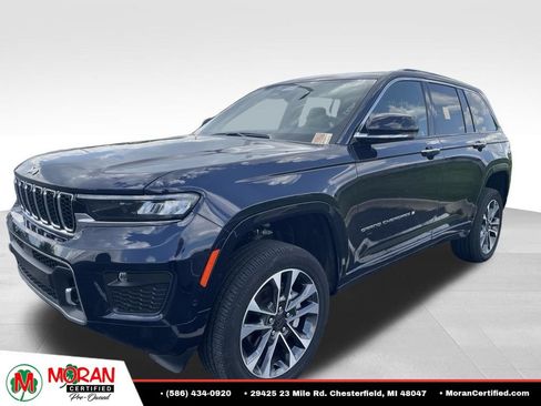 Used 2023 Jeep Grand Cherokee Overland w/ Luxury Tech Group IV AWD/4WD image 7