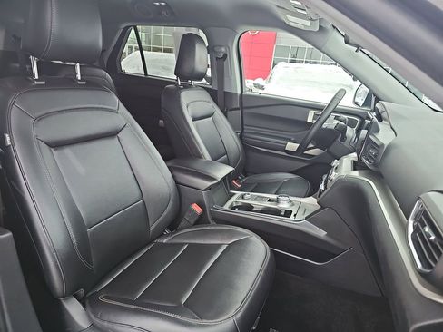 Used 2021 Ford Explorer XLT w/ Equipment Group 202A image 10