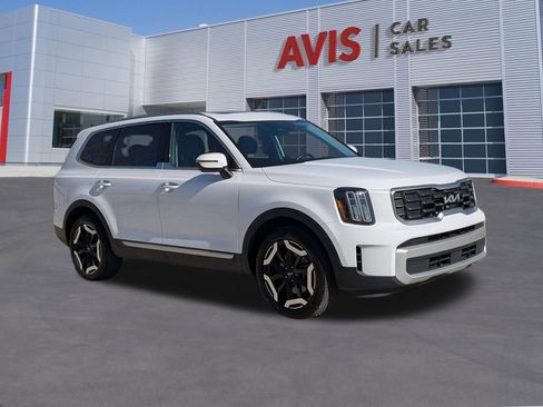 Used 2025 Kia Telluride S image 3