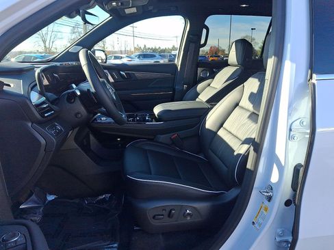 New 2026 Buick Enclave Avenir image 5