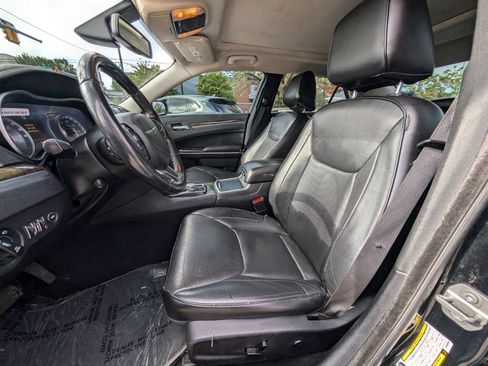 Used 2019 Chrysler 300 Limited AWD/4WD image 15
