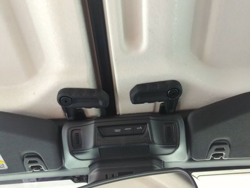 Used 2024 Jeep Wrangler Sahara image 29