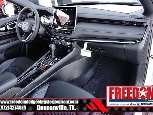 New 2026 Jeep Compass Latitude image 12